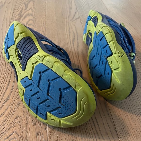 KEEN Boy's Newport Closed Toe Water Shoe Sandal - Picture 3 of 5